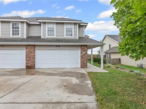 946 N Field Stone Dr, Lawrence, KS 66049