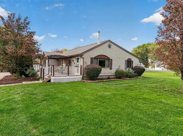 51837 Mayflower Rd, South Bend, IN 46628