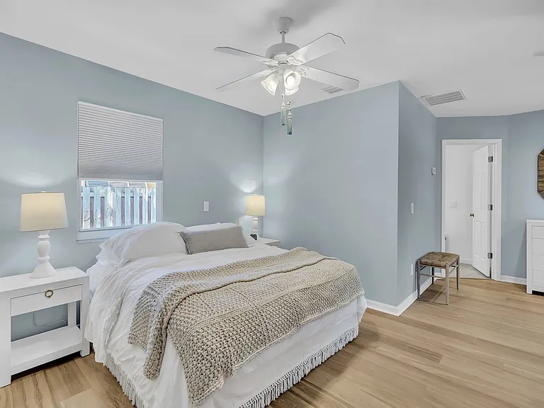 786 Dahlia Ln — Photo 13