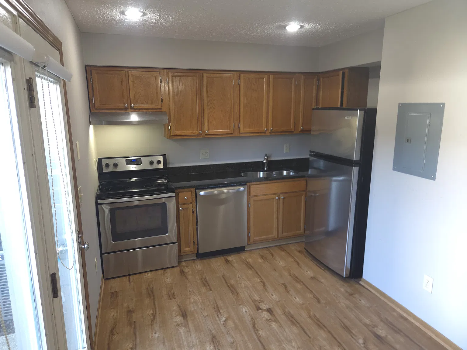 2 bed, 1.5 bath, 968 sqft, $1,695 — Photo 4