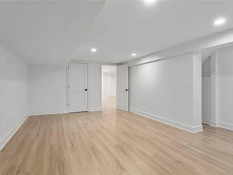 8105 Rosewood Dr — Photo 33