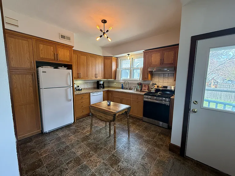 1609 Jefferson St — Photo 4