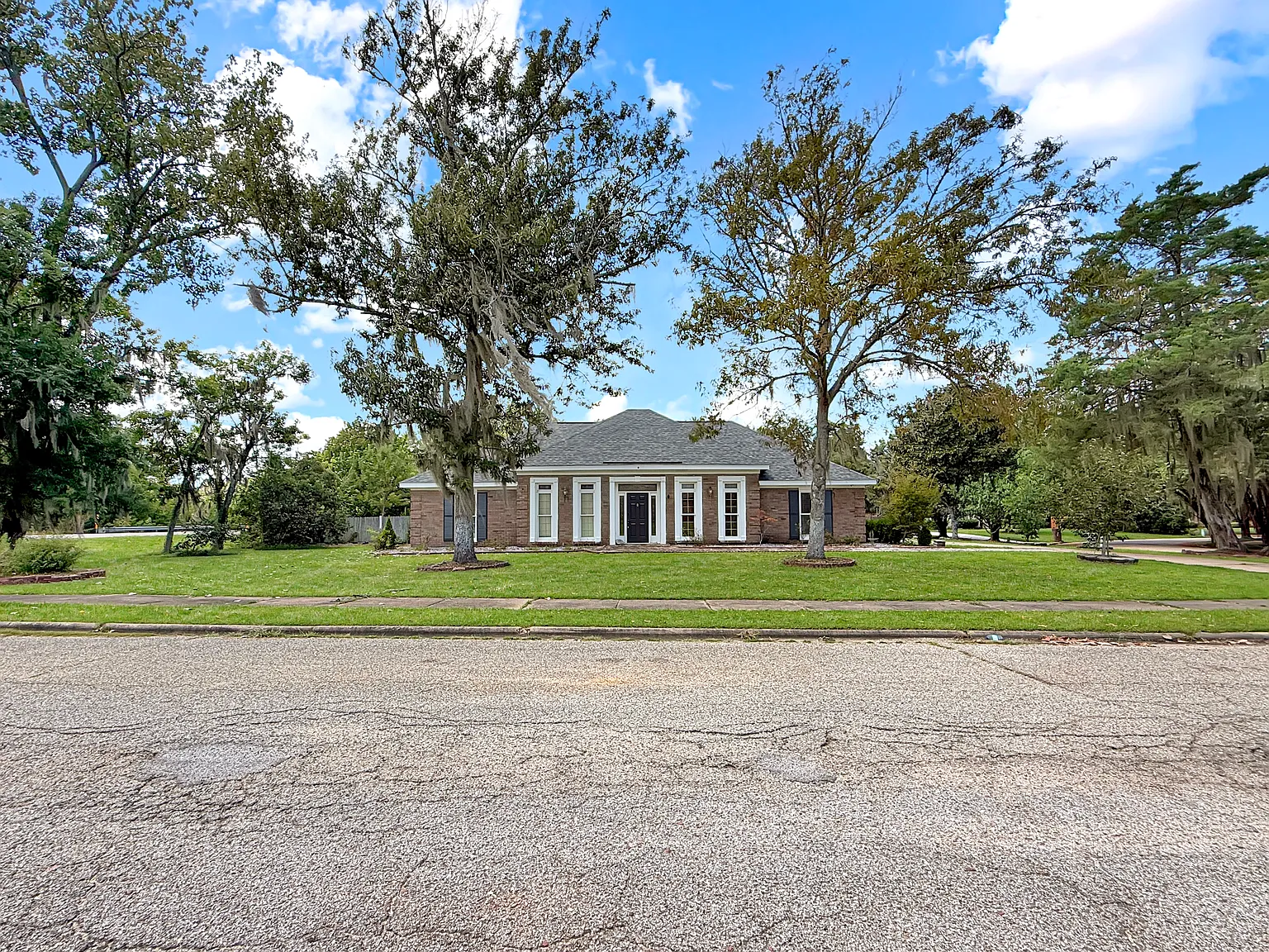3 bed, 2333 sqft, $2,250 — Photo 1