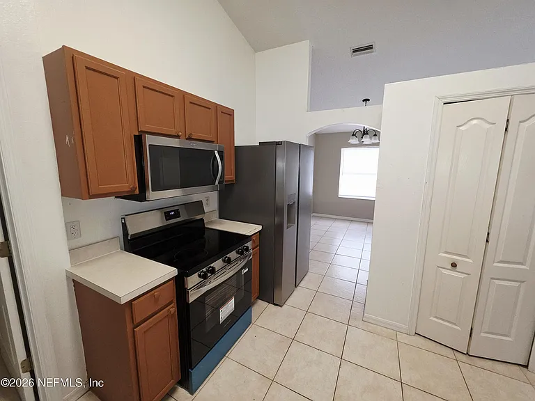 38 Pebble Wood Ln — Photo 16
