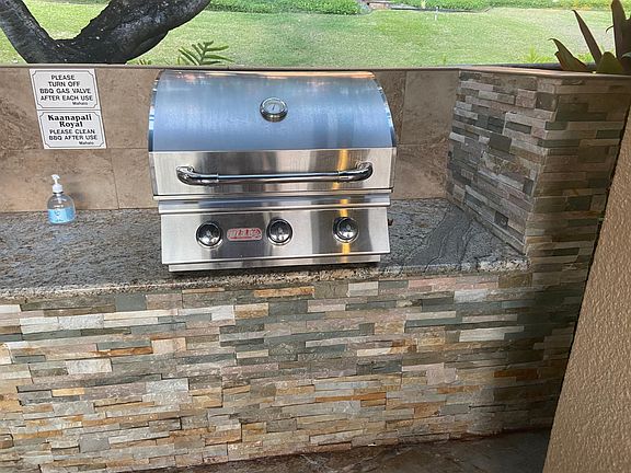 Grill at the pool
