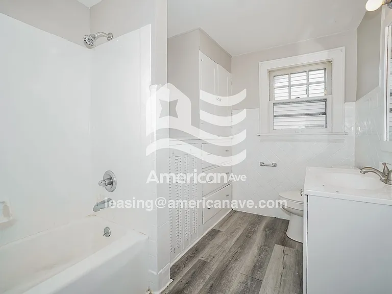 660134_011_main_bathroom_12865227.jpg