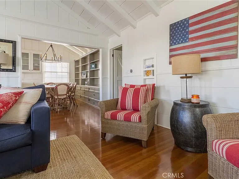 1905 E Balboa Blvd — Photo 4