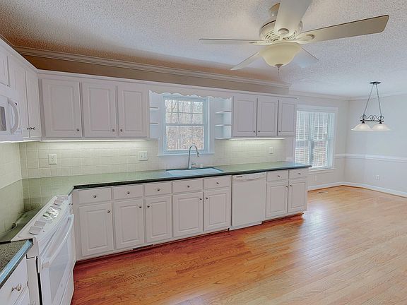 4th image of 202 Equestrian Chase