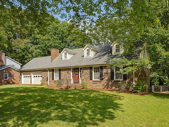 2nd image of 426 Robinhood Dr