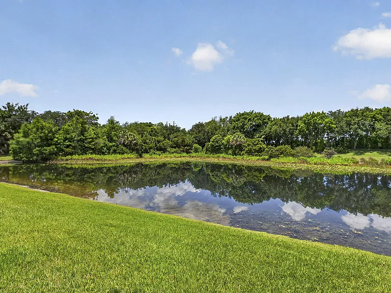 10880 Northgreen Dr — Photo 44