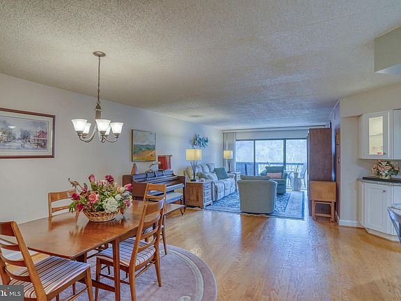 2nd image of 1704 N Park Dr APT 605