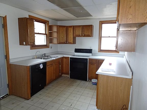 4th image of 1332 Beloit Ave