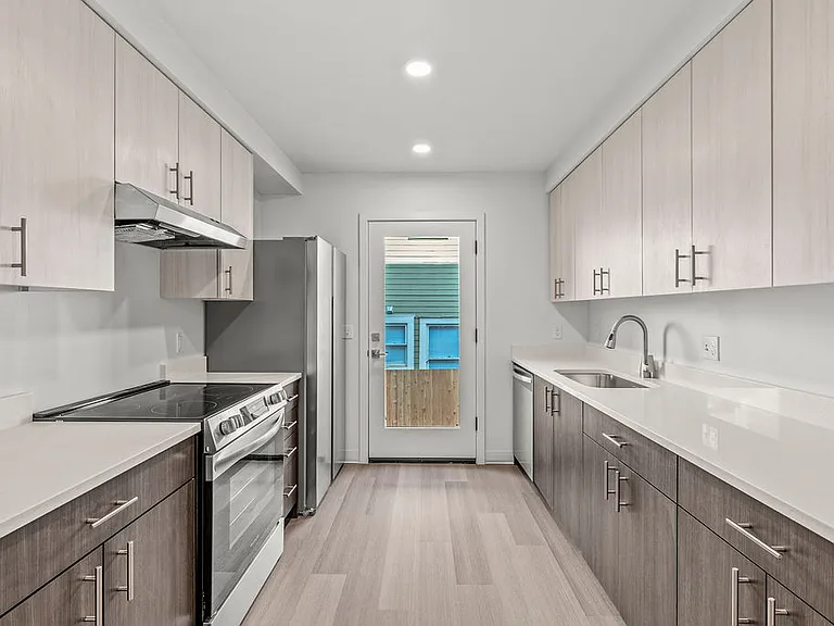 2175 SE Stark St — Photo 4