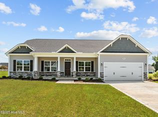 2893 Tucker Hill Dr, Grimesland, NC 27837
