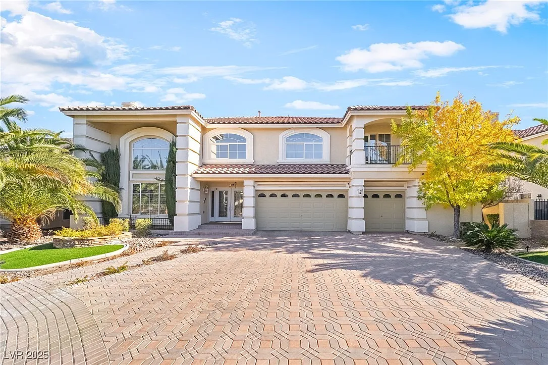 4 bed, 3.0 bath, 5025 sqft, $10,000 — Photo 2