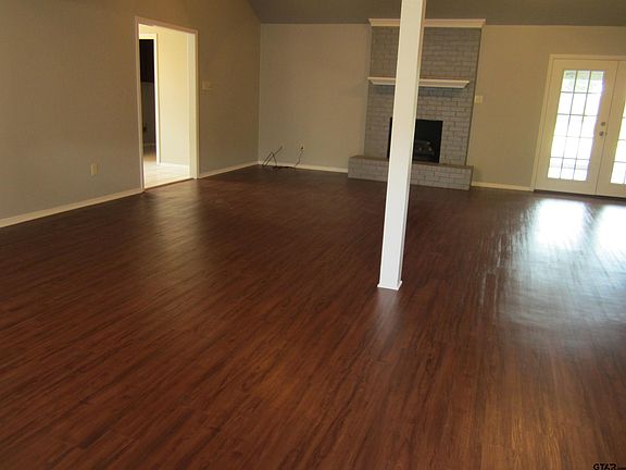 2nd image of 725 Hampton Hill Dr