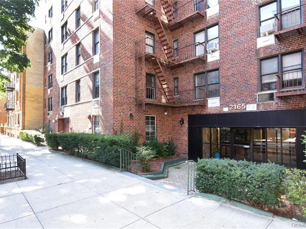 2165 Matthews Avenue image 18 of 23