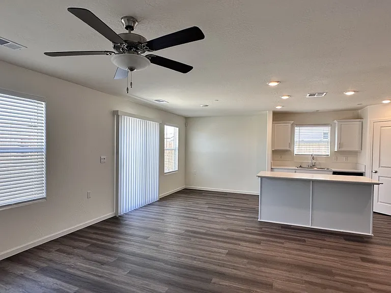 651 Skyler Ln — Photo 8
