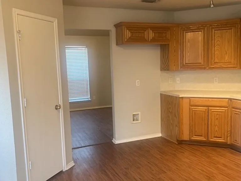 2913 Vicksburg Ln — Photo 12