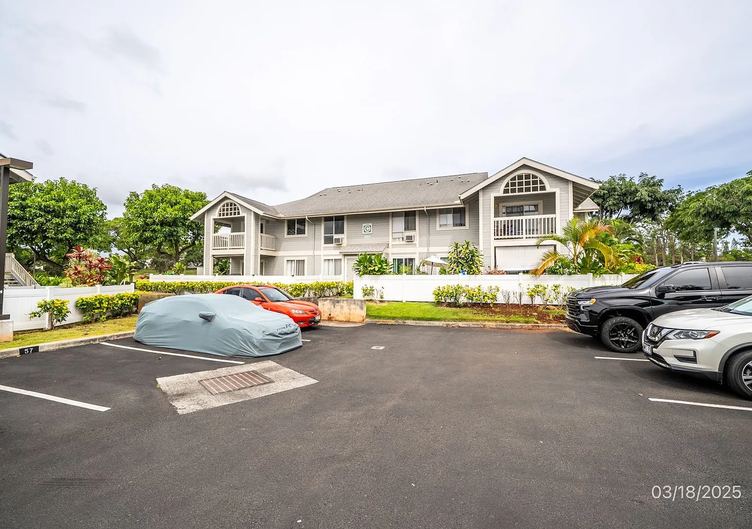 2 bd, 2 ba 2 parking second story townhome in Ho'okumu at Waikele — Photo 3