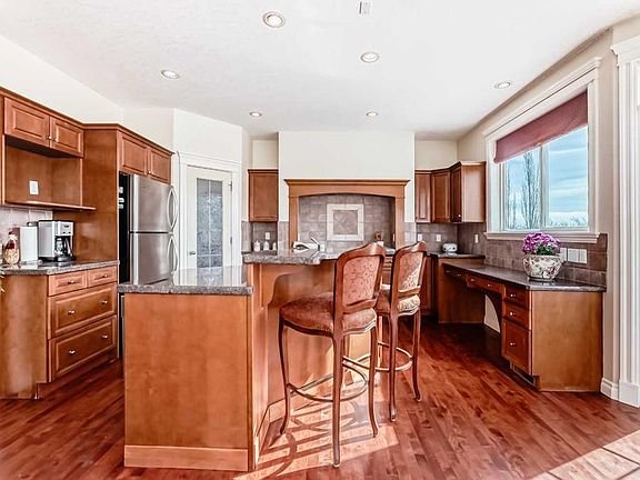 5th image of 68 N Strathlea Close SW