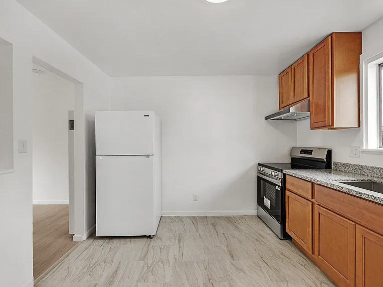 1364 C St #3 — Photo 11