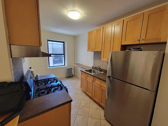 2nd image of 6 E Sidney Ave #B8