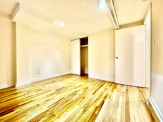 Rented by HOLTON REAL ESTATE INC. | media 20