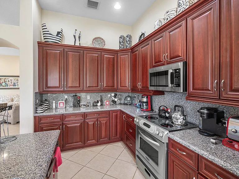 12196 Landrum Way — Photo 10