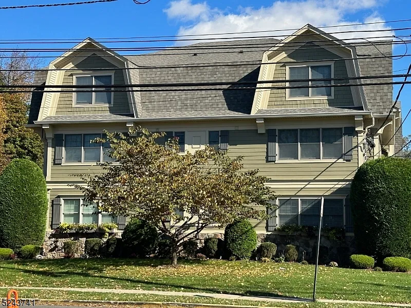 2 bed, 1.5 bath, $3,000 — Photo 1