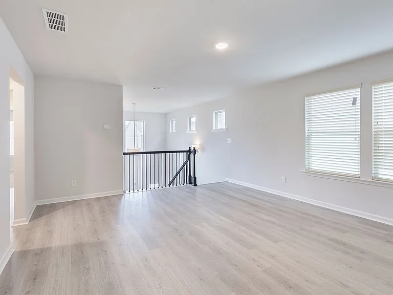 2943 Cottage Ln — Photo 15