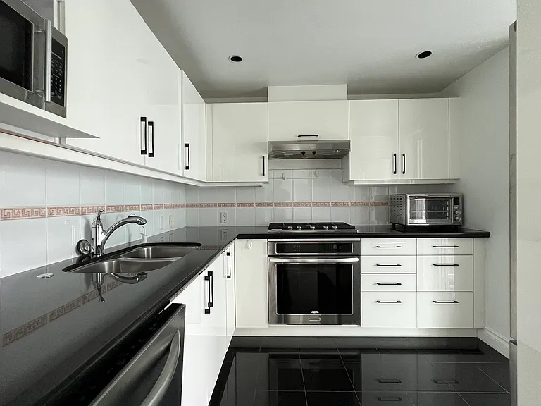 535 Nicola St #22XX — Photo 4