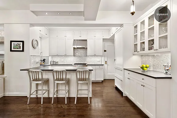 Sold by Triplemint | media 4