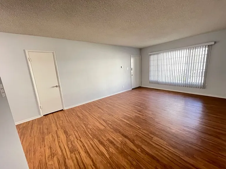3111 W Ramona Rd — Photo 3