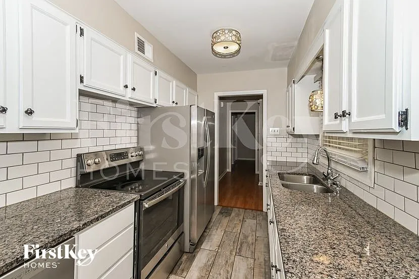 4 bed, 2.5 bath, 2084 sqft, $1,880 — Photo 4
