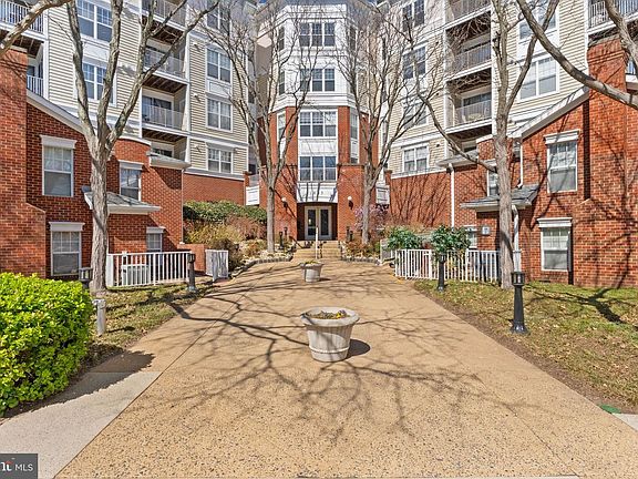 4th image of 1625 International Dr Unit 203