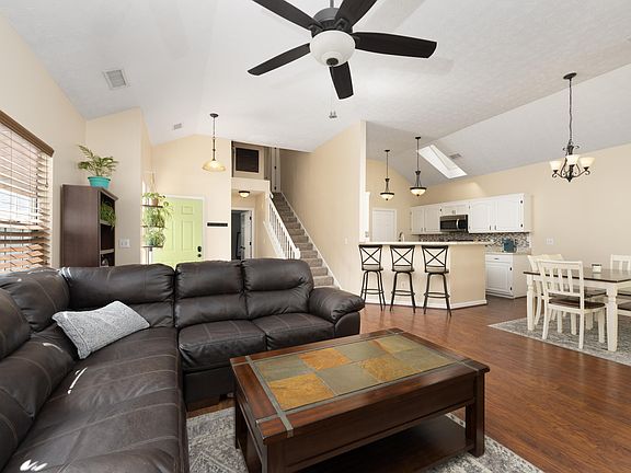 5th image of 1057 Hampshire Pl