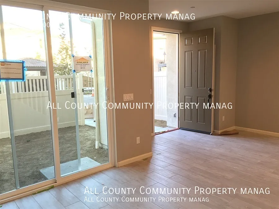 3 Bedroom 3 Bath TownHome for Rent in Temecula! — Photo 4