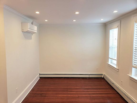 5th image of 165 W 8th St #3