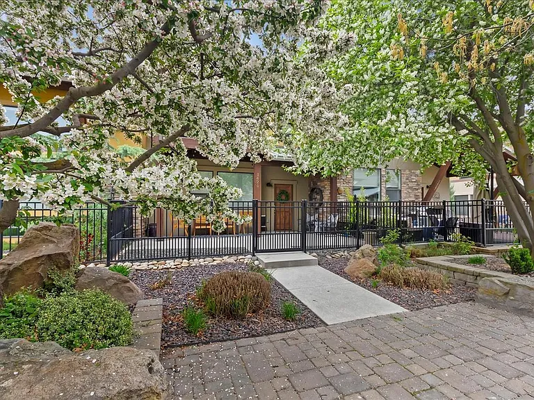 1421 E Lone Creek Dr — Photo 3