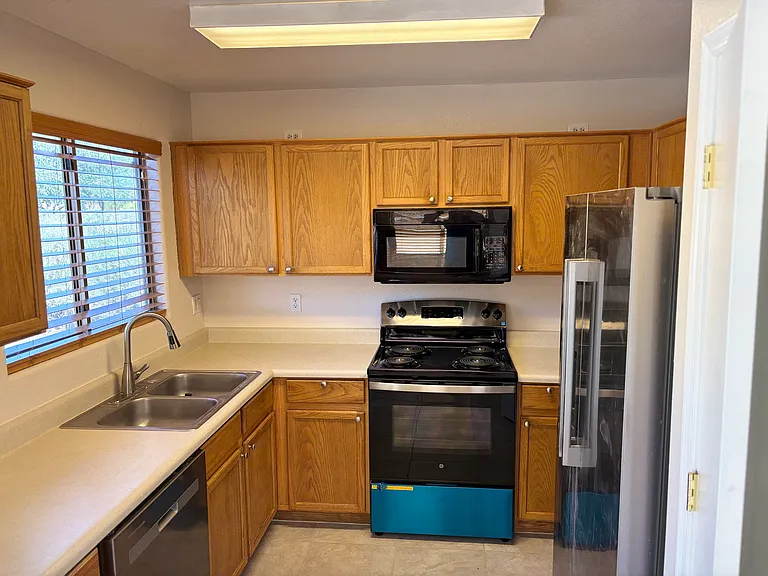 1073 N Agave St — Photo 10