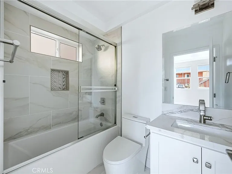 10538 La Reina Ave #4 — Photo 22