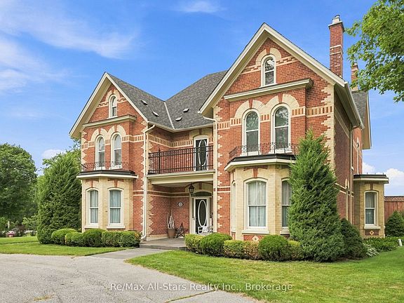 5th image of 122 Cameron St E