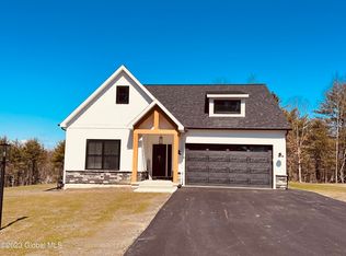 128 Hidley Rd, Wynantskill, NY 12198