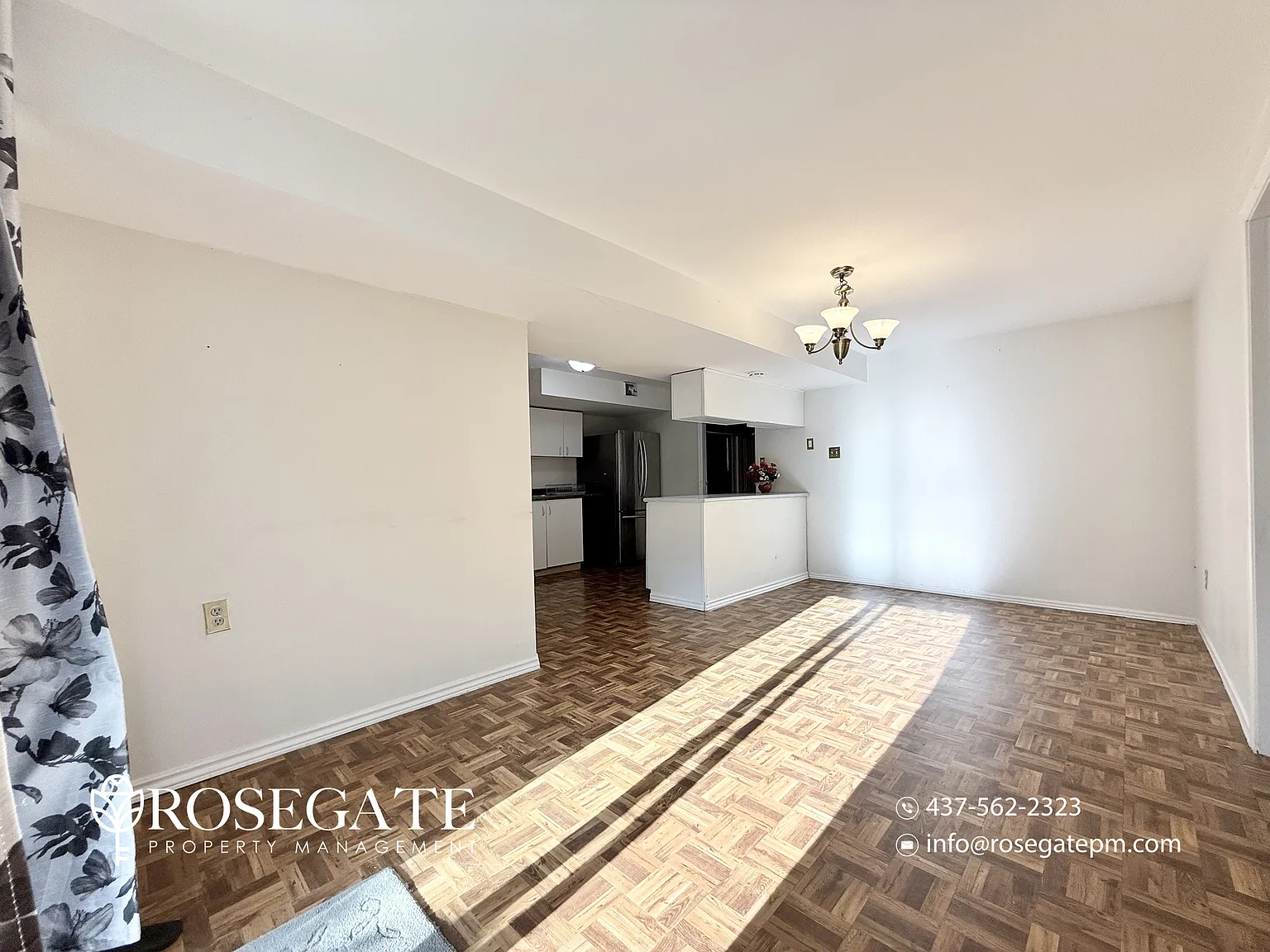 2370 Strathmore Crescent Pickering — Photo 4