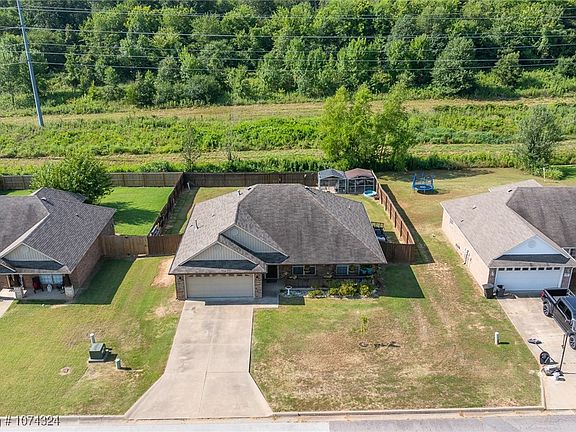 3rd image of 710 Shanna Dr
