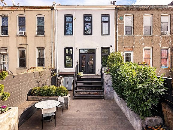 2nd image of 1635 Hancock St