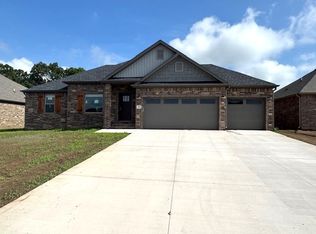 932 Round Top St, Prairie Grove, AR 72753