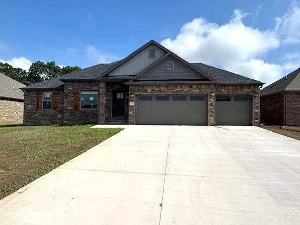 932 Round Top St, Prairie Grove, AR 72753