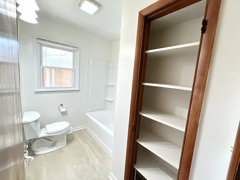 218 & 220 Wayside Dr #220 — Photo 9